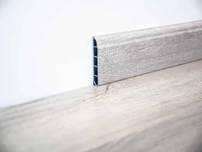 battiscopa per pavimento in spc colore rovere grigio
