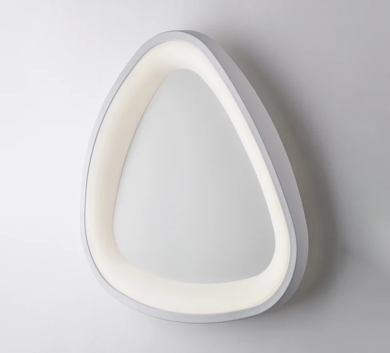 Plafoniera triangolare in metallo e alluminio laccato bianco con led integrato H.7 - Ø 50