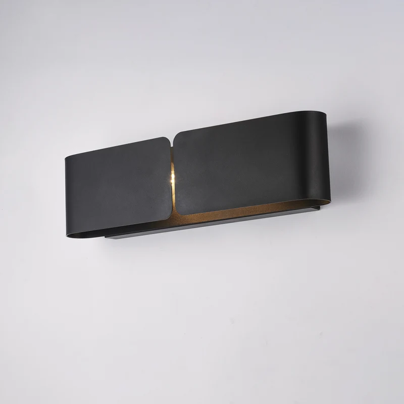 Applique con diffusore taglio laser in ferro laccato nero 2 luci H.12 - L.45 - P.10