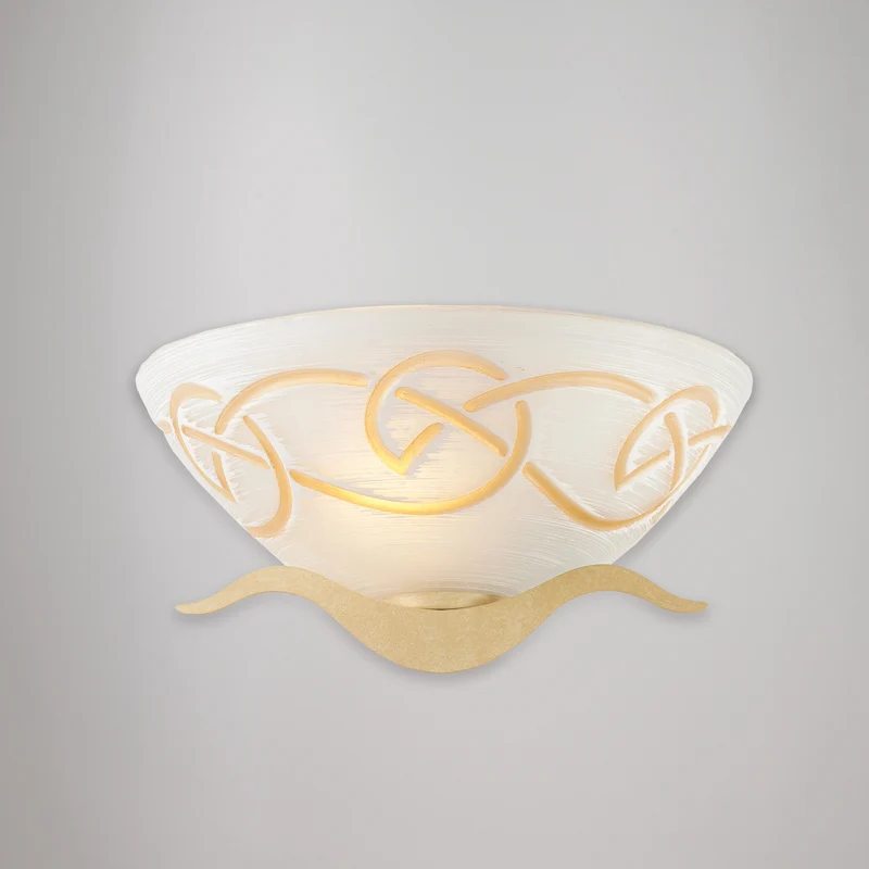 Applique in ferro laccato avorio con decorazione effetto decapè e diffusore in vetro diametro 30 bianco e ambra 1 luce H.15 - L.30 - P.15