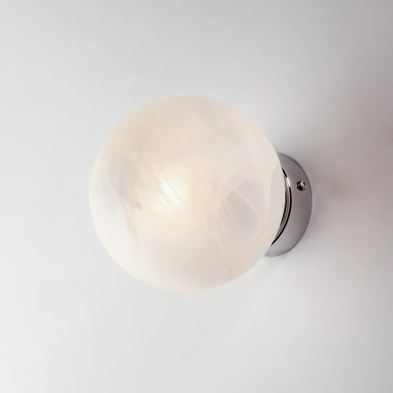 Applique in ferro cromato 1 luce con sfera dm.14 H.14 - L.14 - P.17