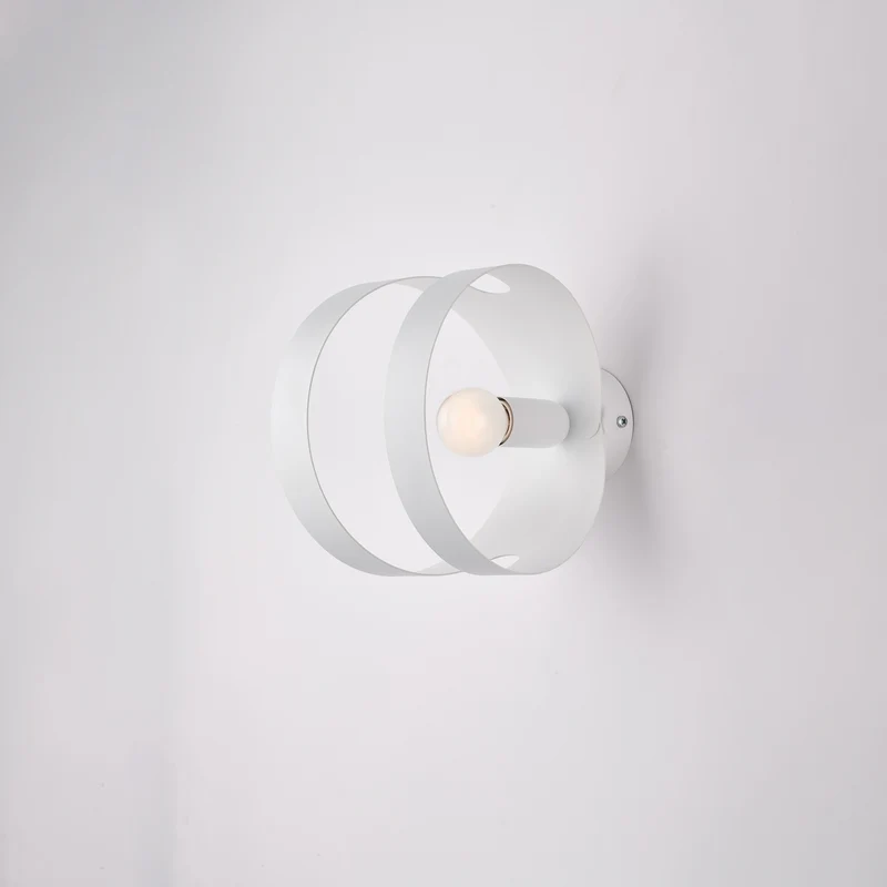 Applique in ferro laccato bianco con fascia tagliata a laser 1 luce H.19 - L.14 - P.22
