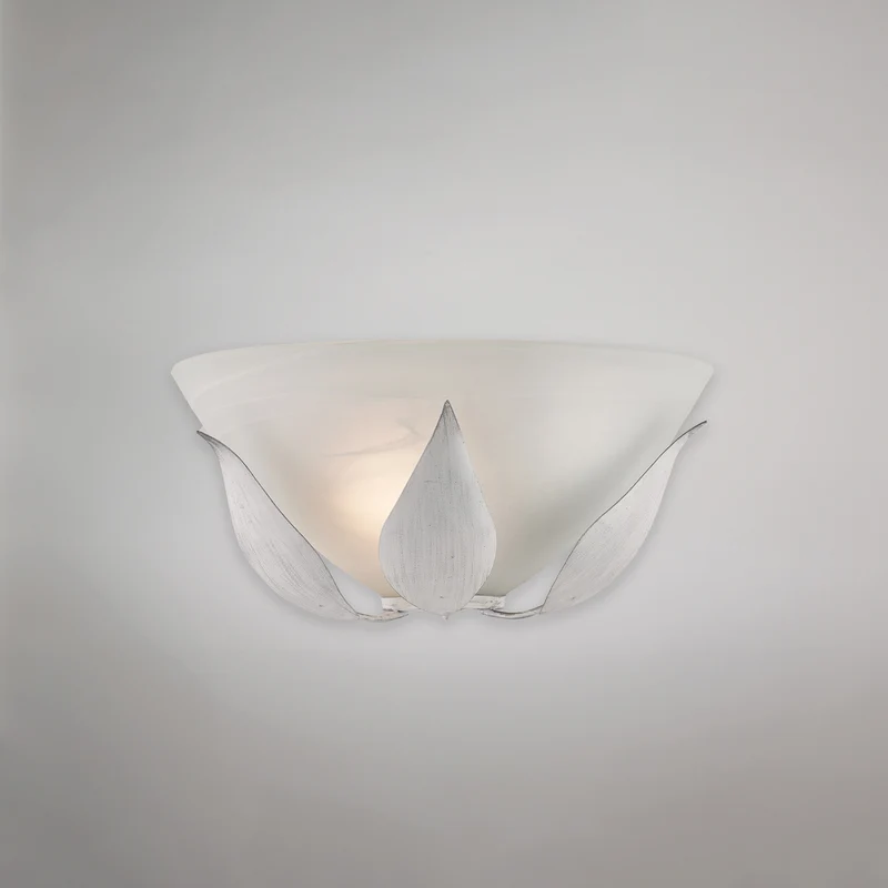 Applique in ferro laccato bianco con decorazione argento antico e diffusore in vetro diametro 30 alabastro bianco 1 luce H.14 - L.30 - P.15